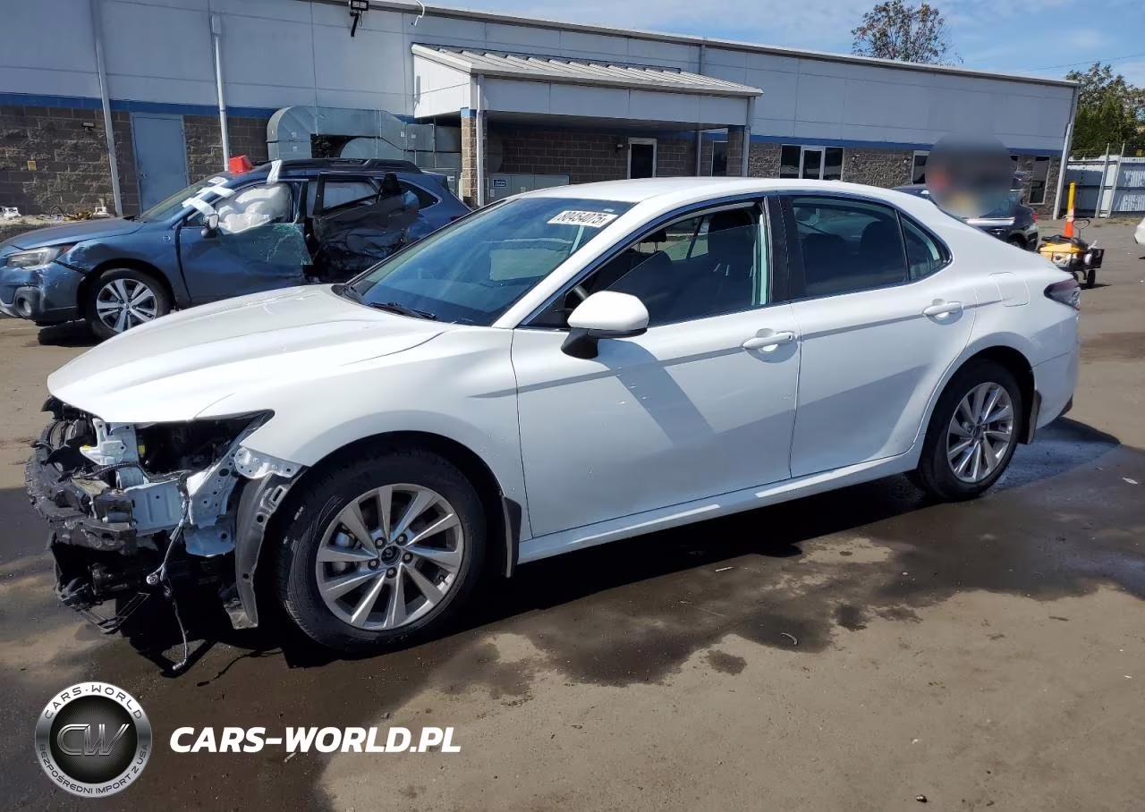 2024 Toyota Camry Le – zdjęcie 1 z 13