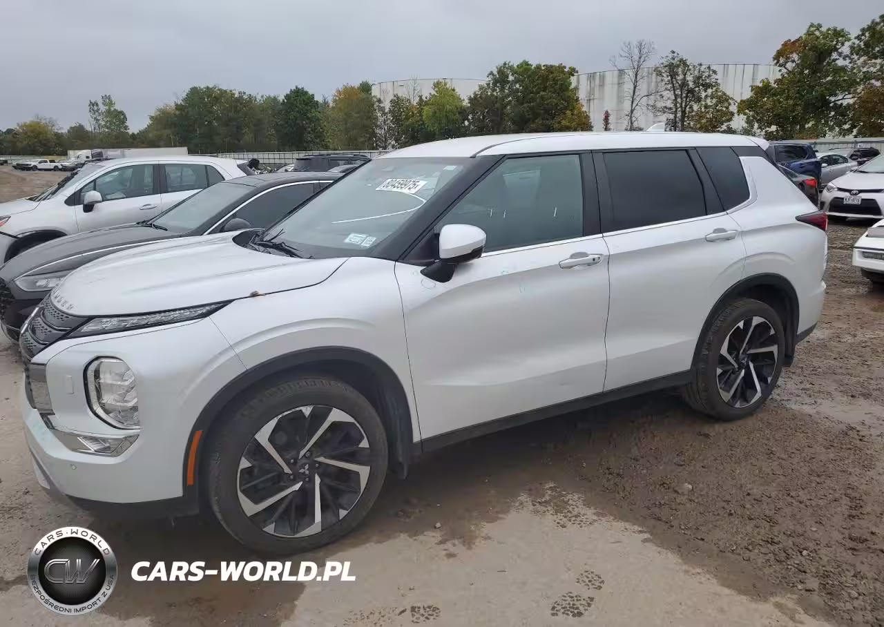 2023 Mitsubishi Outlander Se