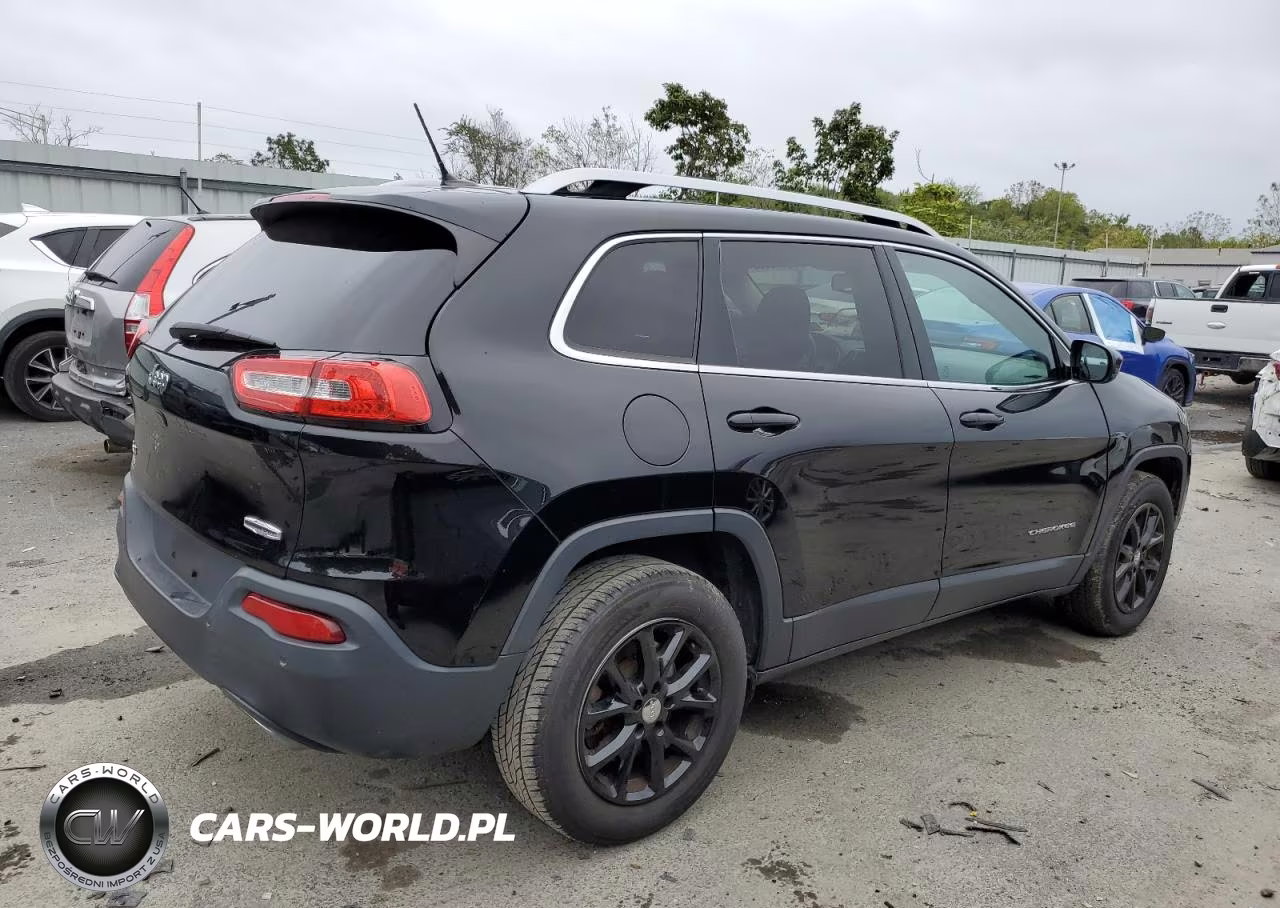 2017 Jeep Cherokee Latitude VIN:1C4PJMCS3HW544601 - 3