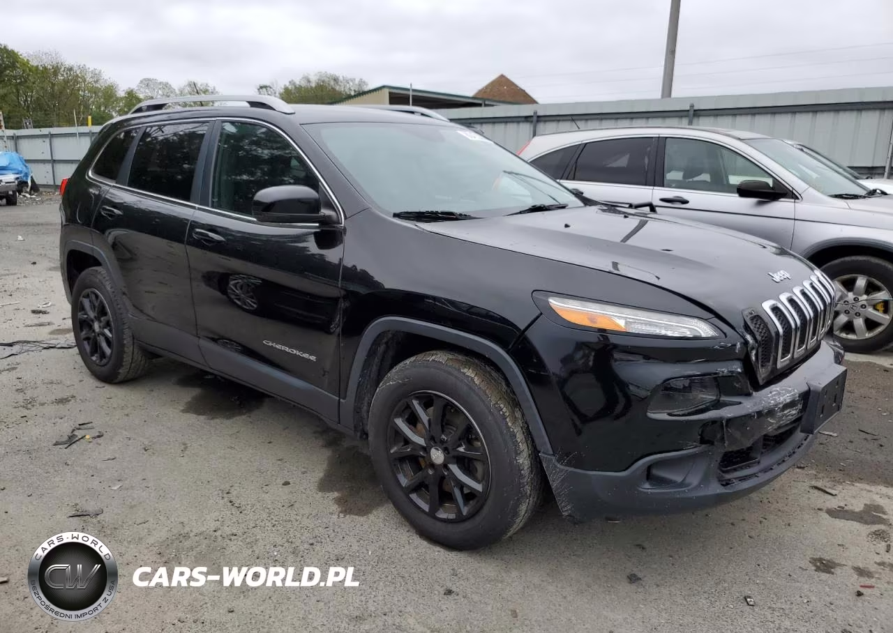 2017 Jeep Cherokee Latitude VIN:1C4PJMCS3HW544601 - 4