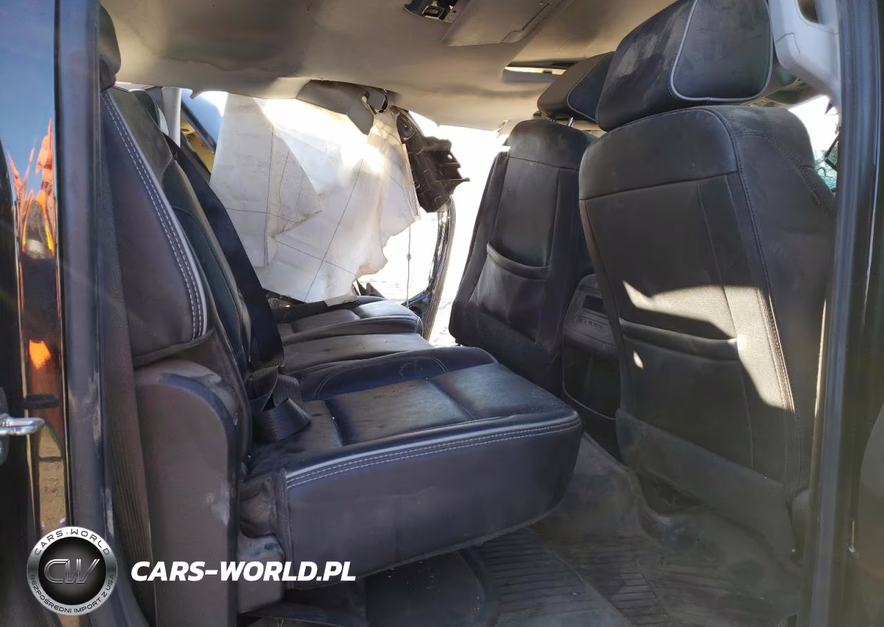 2019 Chevrolet Silverado K2500 High Country VIN:1GC1KUEY4KF197016 - 10
