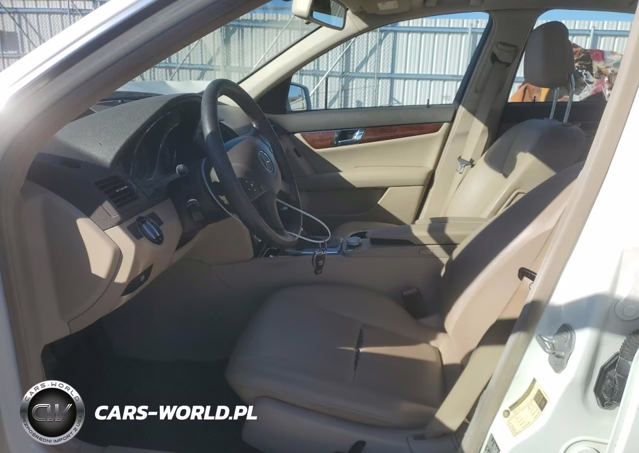 2010 Mercedes-Benz C 300 4Matic VIN:WDDGF8BB1AR131791 - 7
