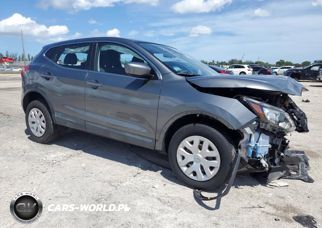2018 Nissan Rogue Sport S VIN:JN1BJ1CR2JW255370 - 4
