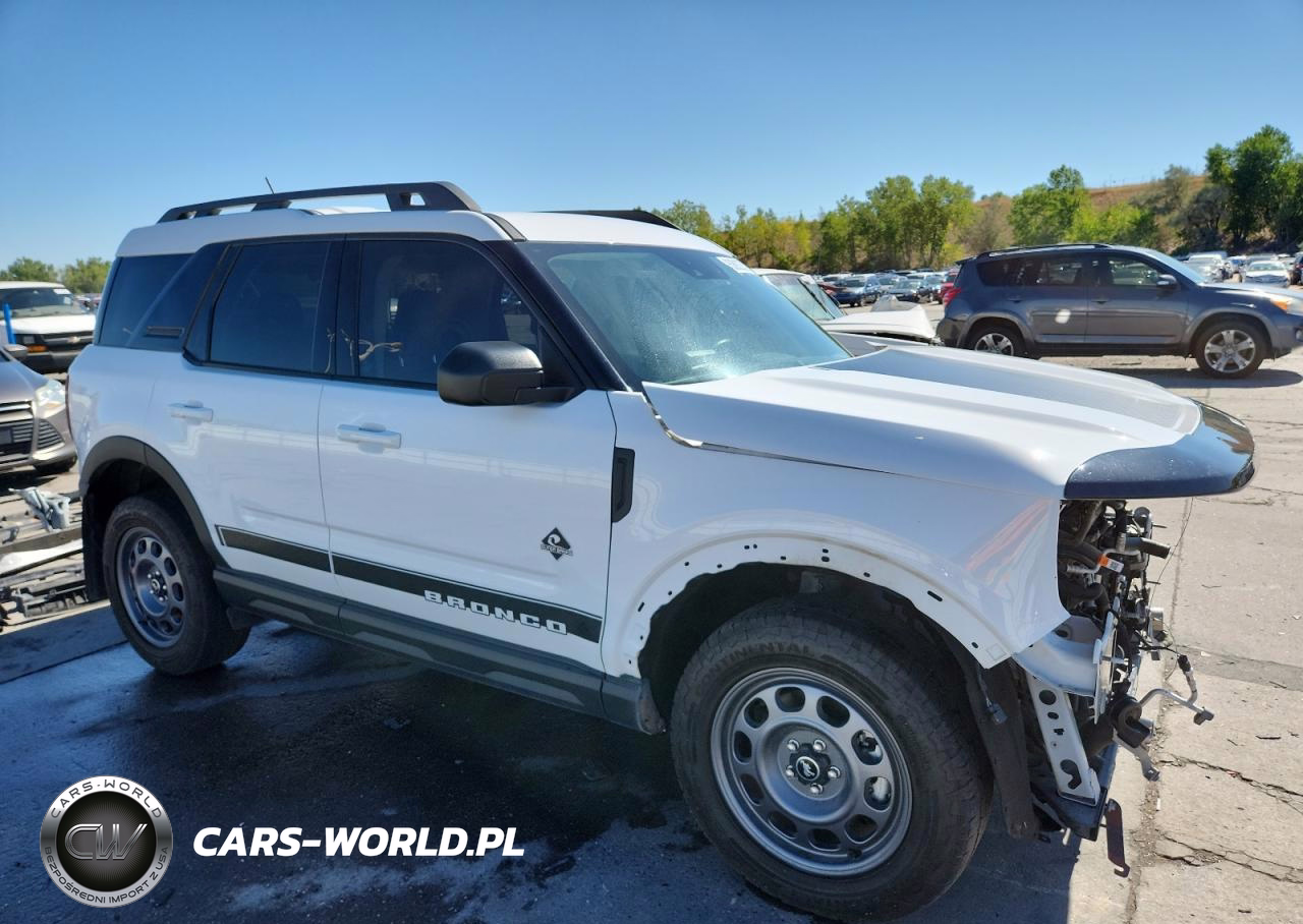 2023 Ford Bronco Sport Outer Banks VIN:3FMCR9C63PRE18324 - 4
