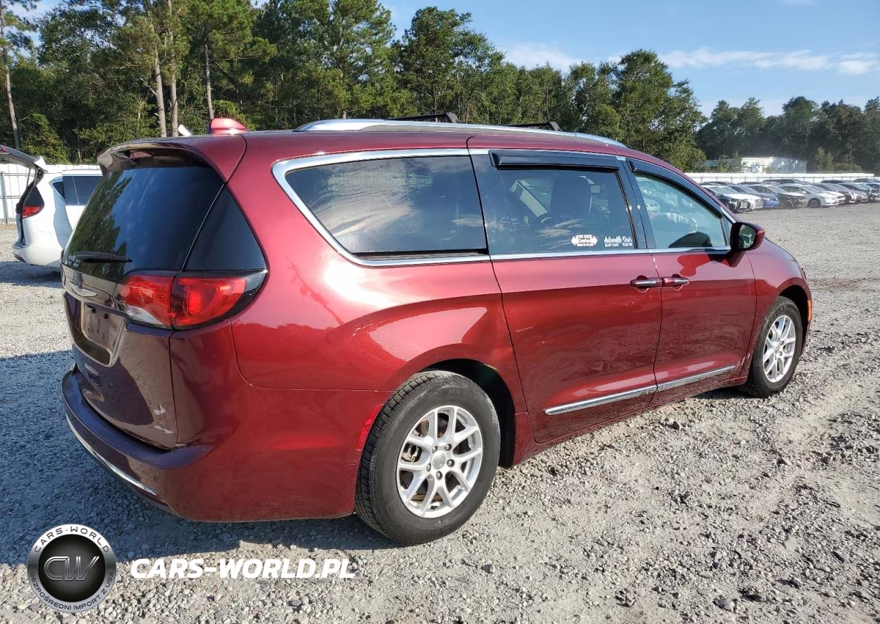 2020 Chrysler Pacifica Touring L VIN:2C4RC1BG3LR283535 - 3
