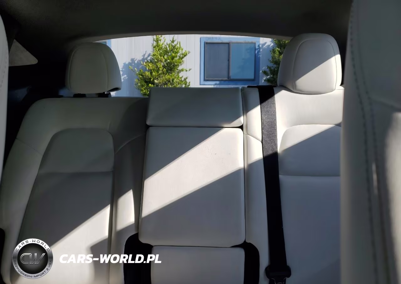 2020 Tesla Model Y VIN:5YJYGDEF5LF001847 - 10
