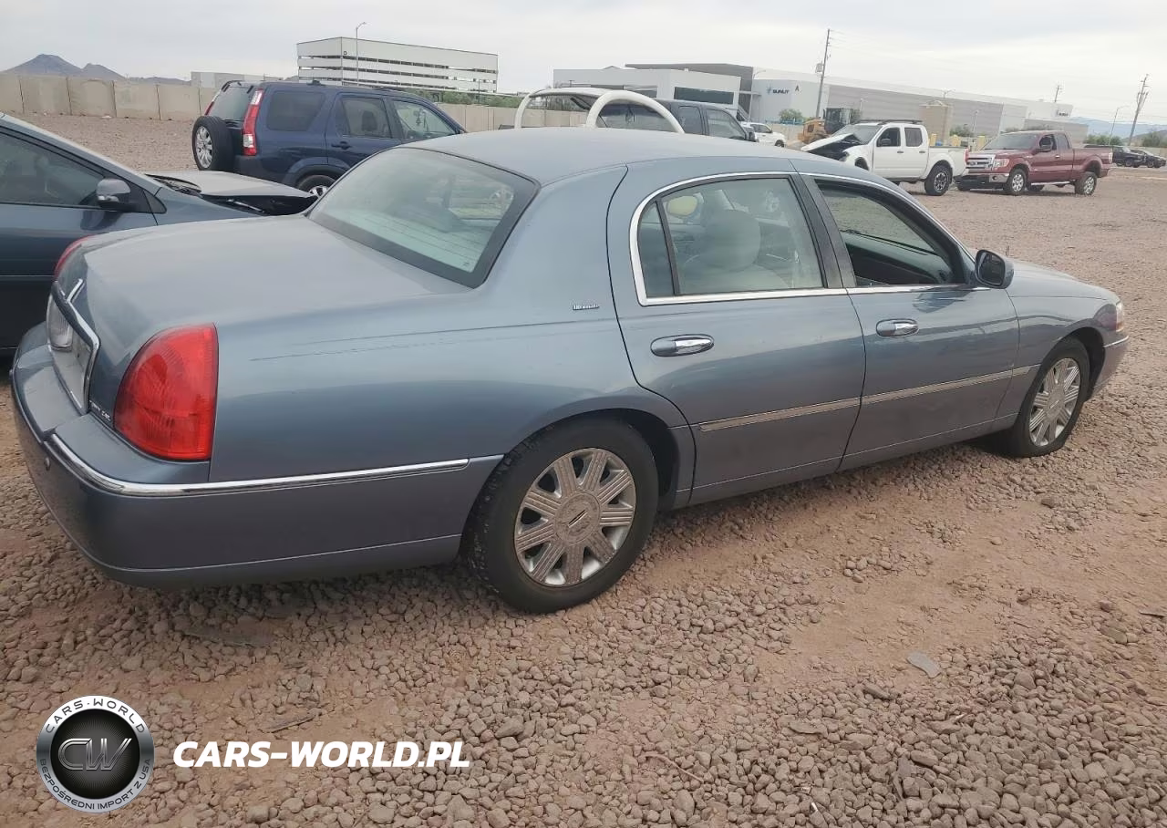 2004 Lincoln Town Car Ultimate VIN:1LNHM83W74Y648282 - 3