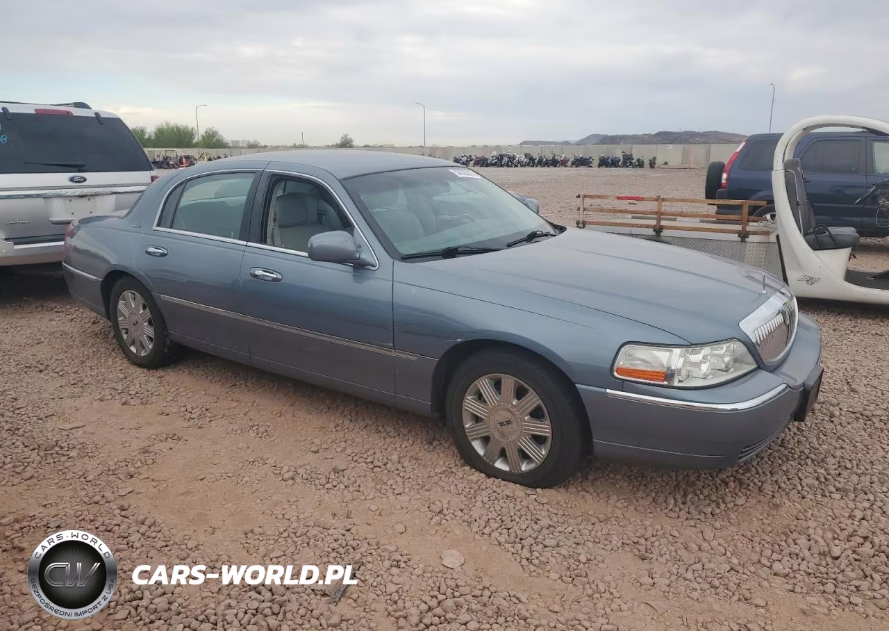 2004 Lincoln Town Car Ultimate VIN:1LNHM83W74Y648282 - 4