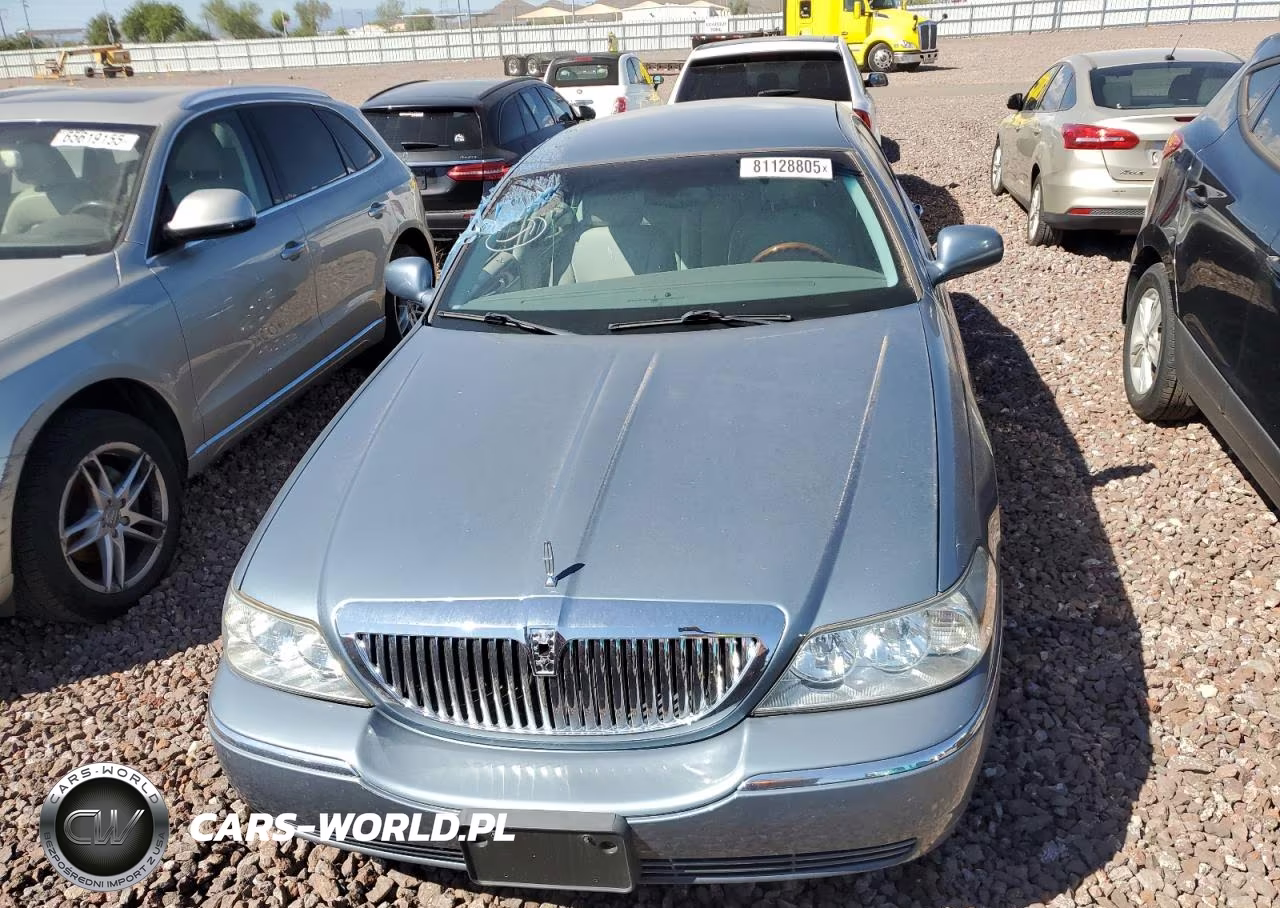 2004 Lincoln Town Car Ultimate VIN:1LNHM83W74Y648282 - 5