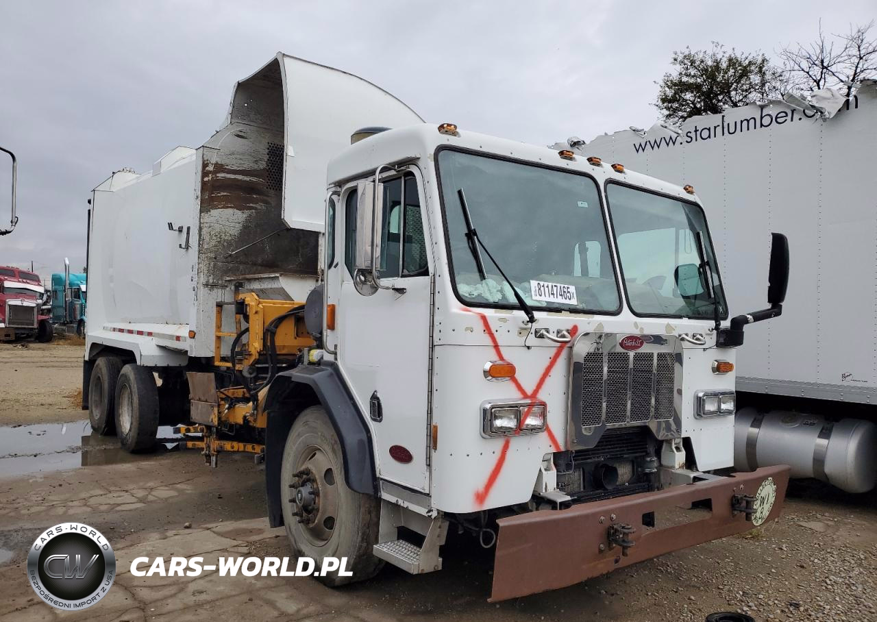 2015 Peterbilt 320 Refuse Truck