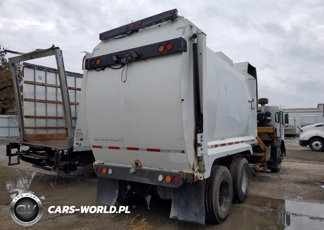 2015 Peterbilt 320 Refuse Truck VIN:3BPZLJ0XXFF269702 - 4