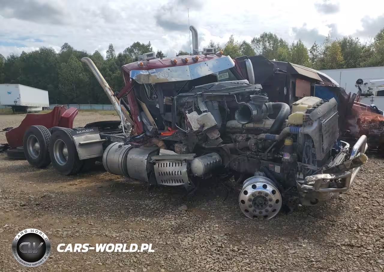 2016 Mack Chu613 Semi Truck