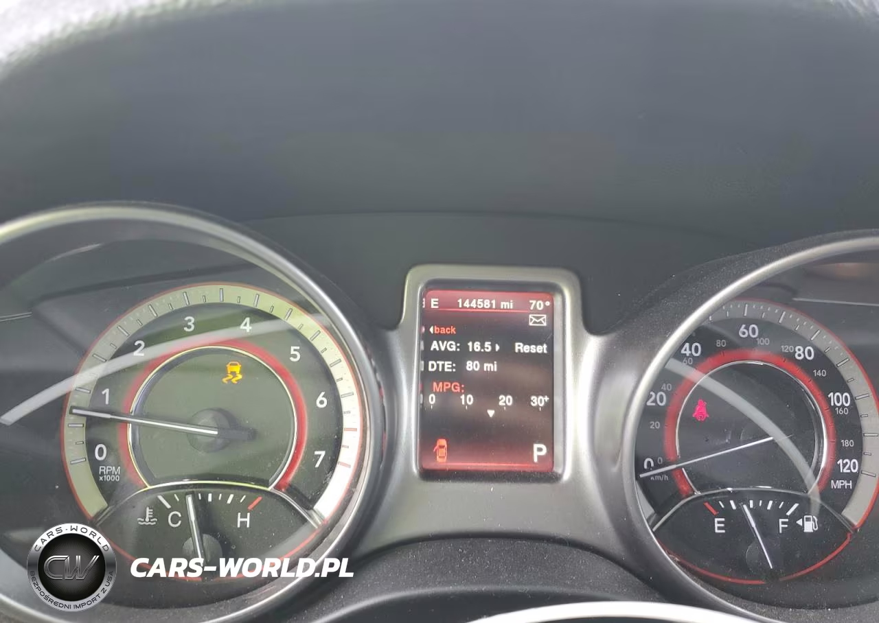2018 Dodge Journey Crossroad VIN:3C4PDDGG0JT386386 - 9