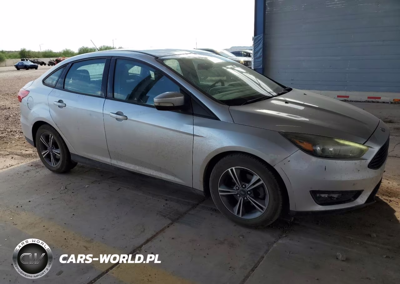 2017 Ford Focus Se VIN:1FADP3FE1HL258156 - 4