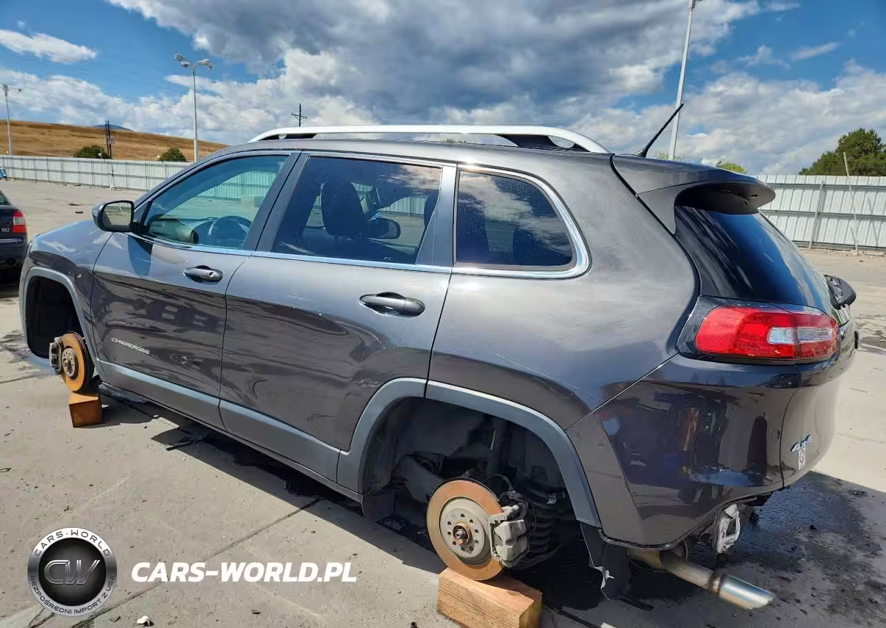 2015 Jeep Cherokee Latitude VIN:1C4PJMCB6FW679603 - 2