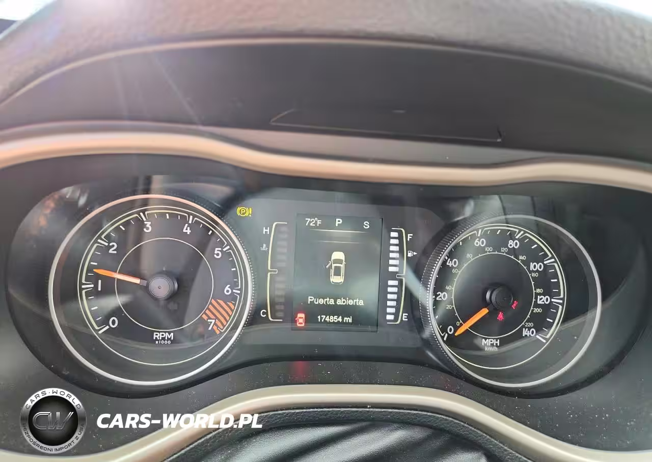 2015 Jeep Cherokee Latitude VIN:1C4PJMCB6FW679603 - 9
