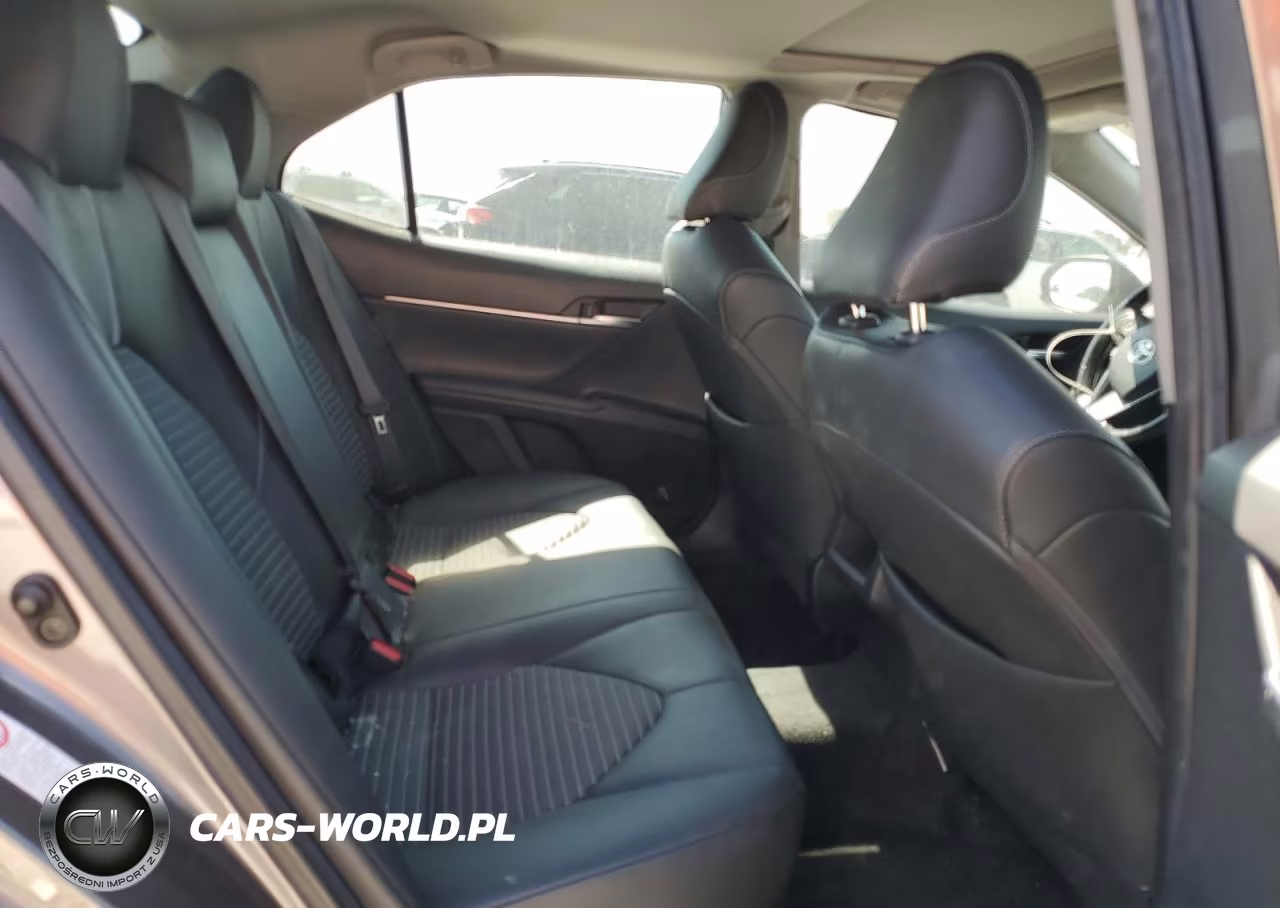2019 Toyota Camry VIN:4T1B11HK3KU736407 - 10