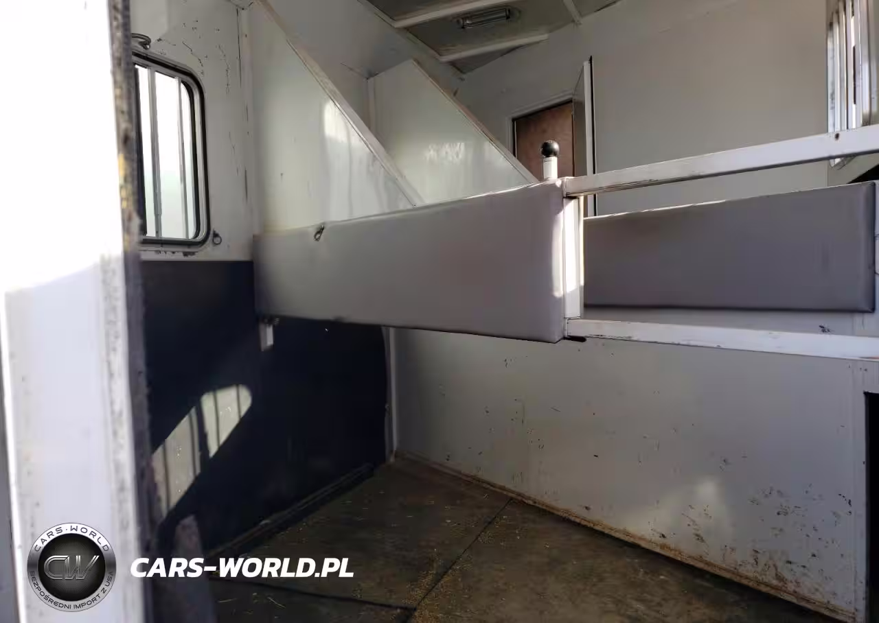 BISO HORSE-CAMP VIN:51Y335923B200074 - 6