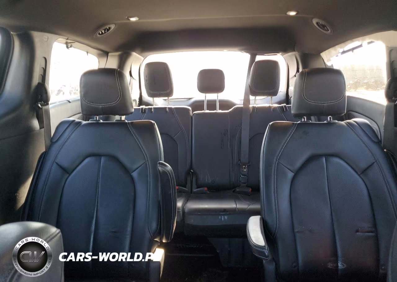 2019 Chrysler Pacifica Touring L Plus VIN:2C4RC1EGXKR548574 - 10