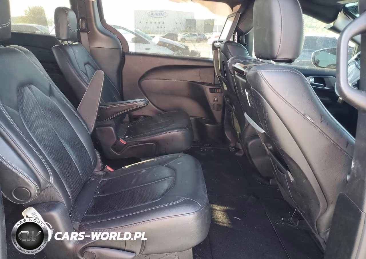 2019 Chrysler Pacifica Touring L Plus VIN:2C4RC1EGXKR548574 - 11
