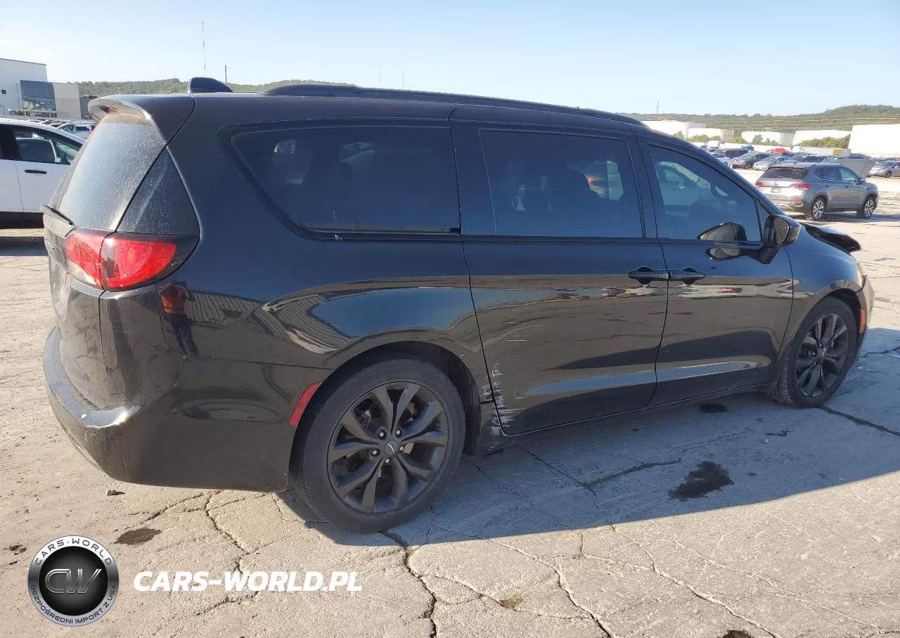 2019 Chrysler Pacifica Touring L Plus VIN:2C4RC1EGXKR548574 - 3