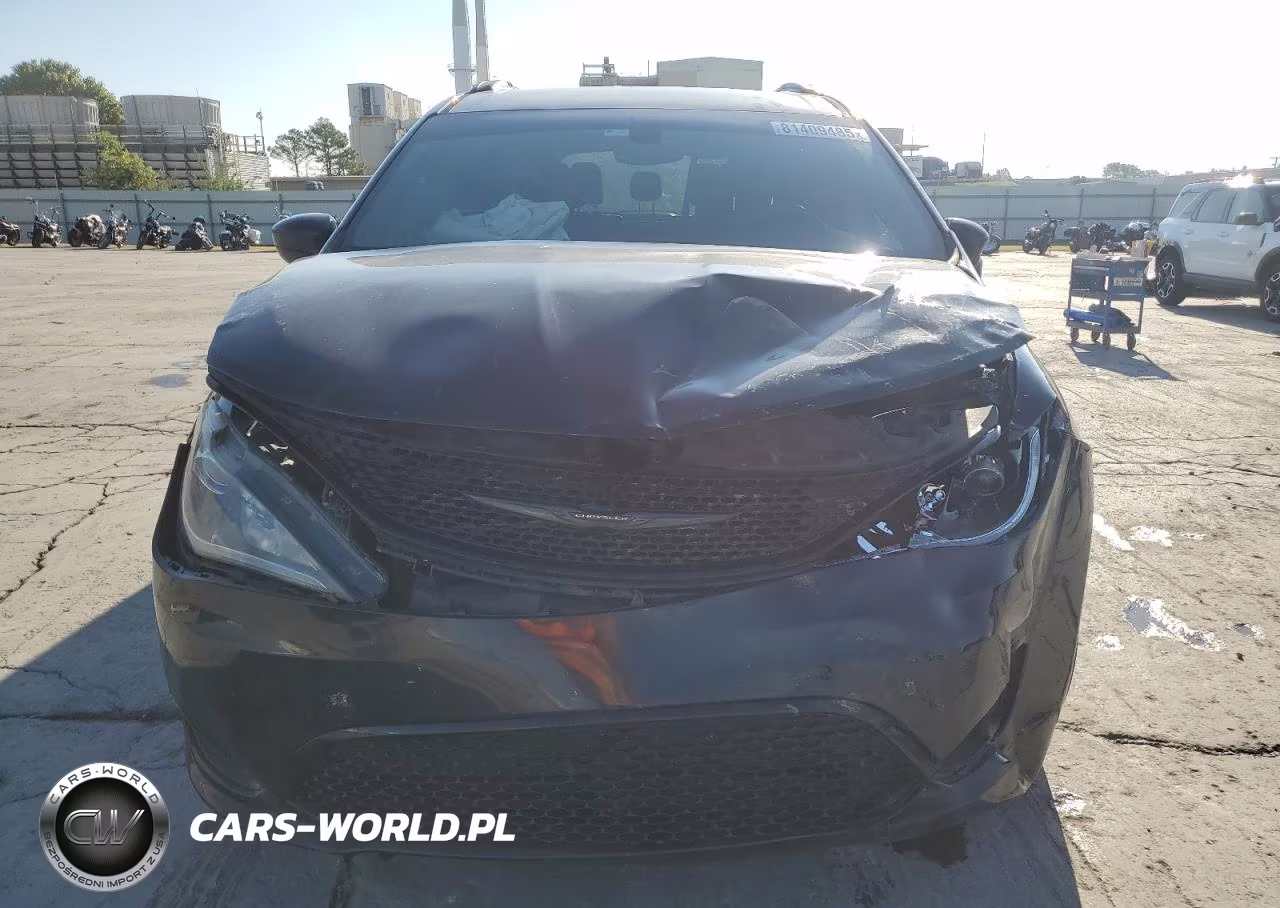 2019 Chrysler Pacifica Touring L Plus VIN:2C4RC1EGXKR548574 - 5