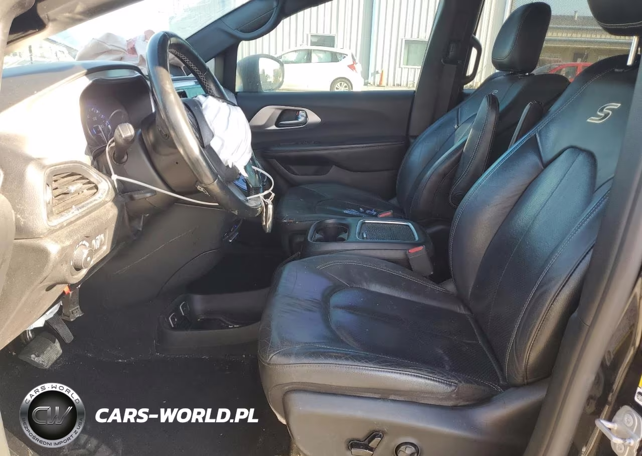 2019 Chrysler Pacifica Touring L Plus VIN:2C4RC1EGXKR548574 - 7