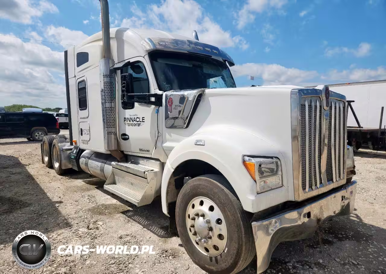 2020 Kenworth W990 Semi Truck