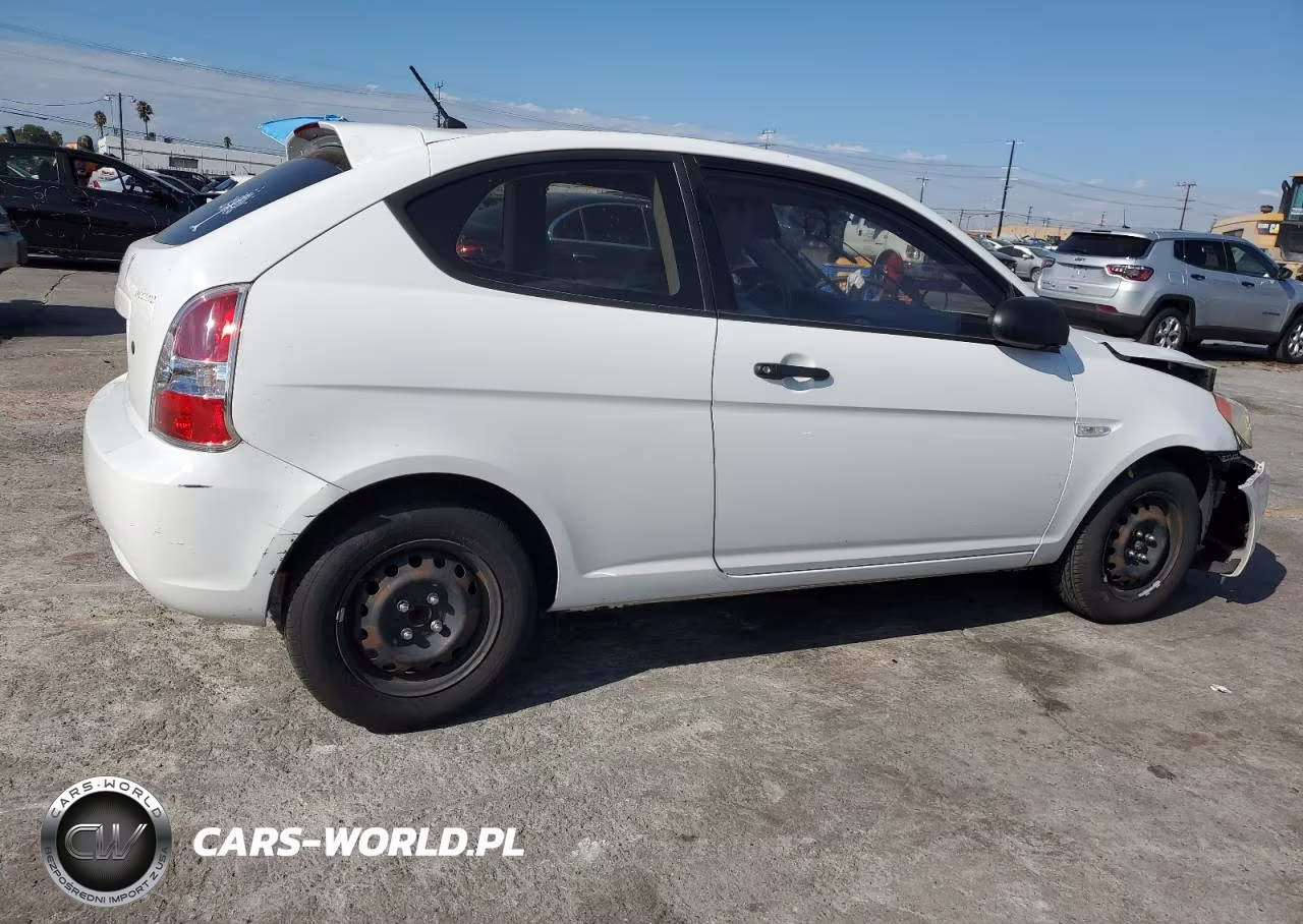 2008 Hyundai Accent Gs VIN:KMHCM36CX8U074563 - 3