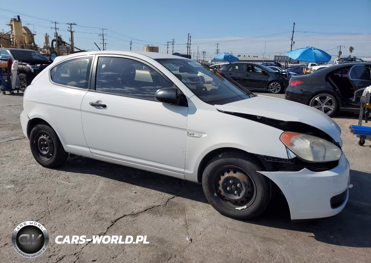 2008 Hyundai Accent Gs VIN:KMHCM36CX8U074563 - 4