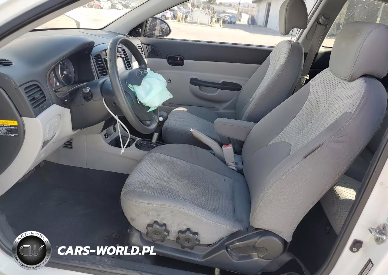 2008 Hyundai Accent Gs VIN:KMHCM36CX8U074563 - 7