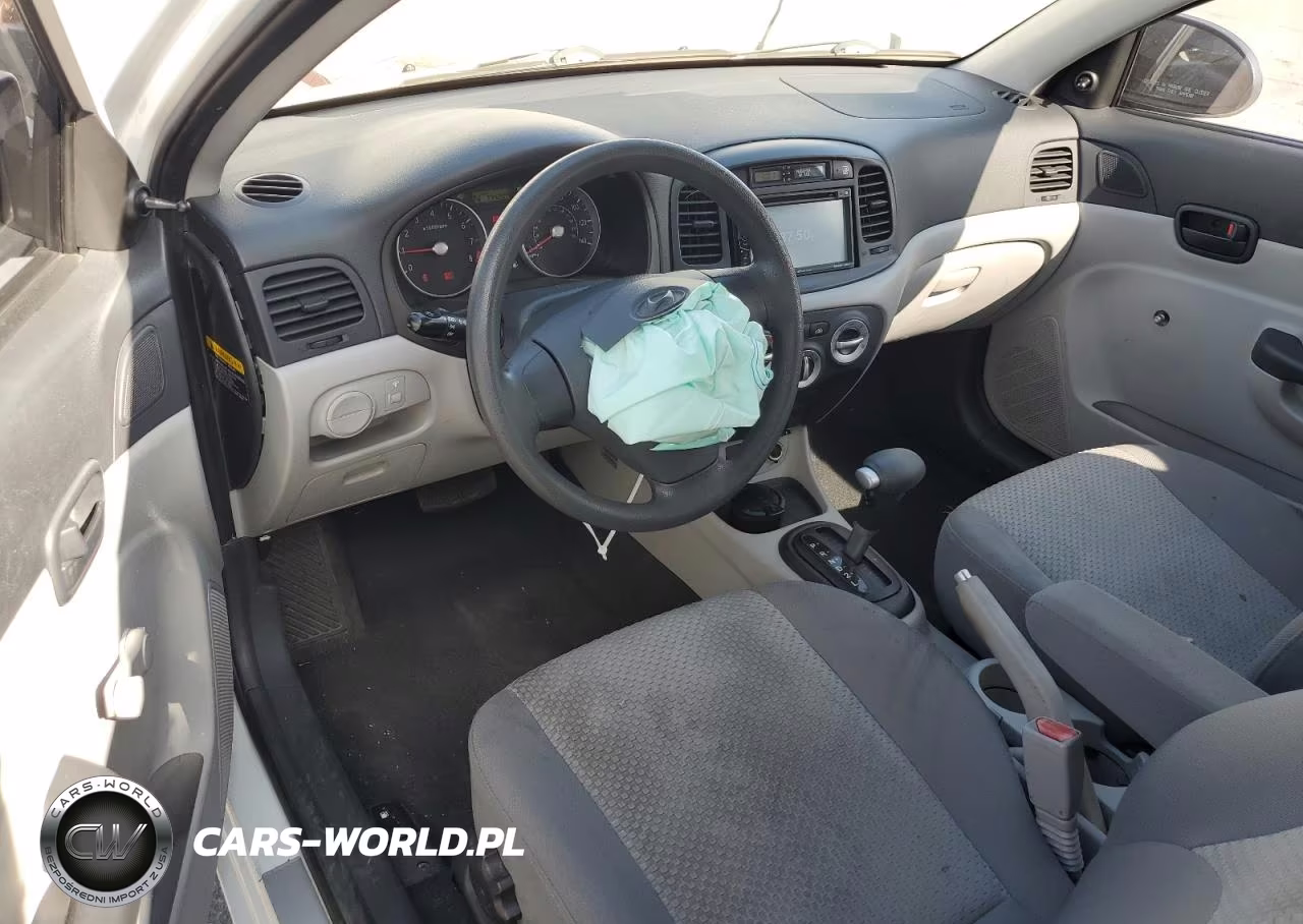 2008 Hyundai Accent Gs VIN:KMHCM36CX8U074563 - 8