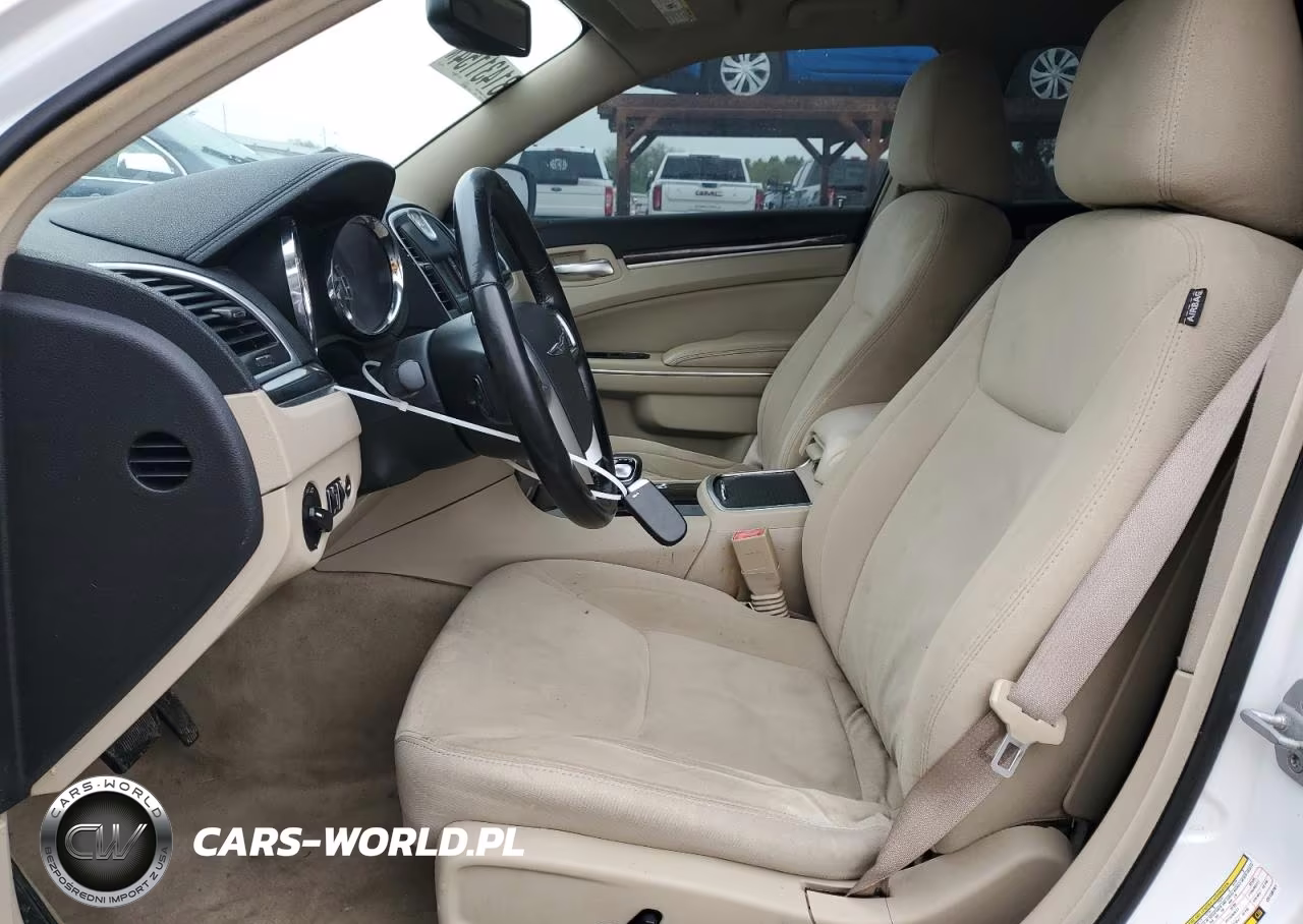 2012 Chrysler 300 VIN:2C3CCAAG8CH138797 - 7