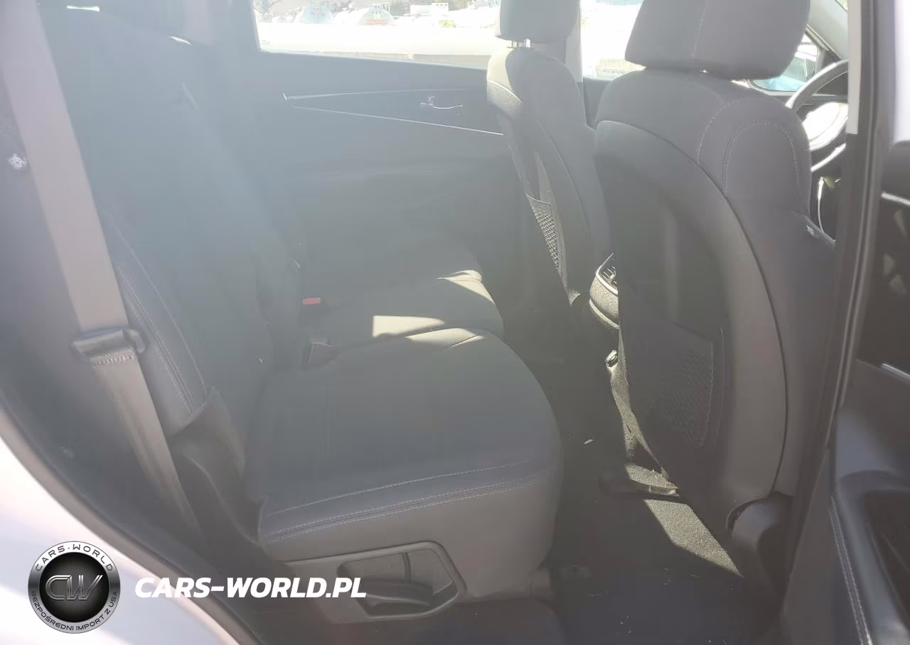 2020 Kia Sorento S VIN:5XYPG4A5XLG620607 - 11