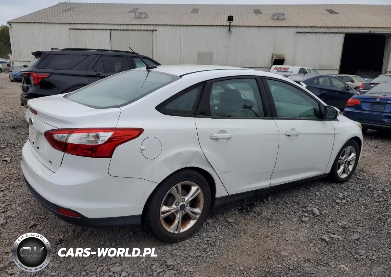2014 Ford Focus Se VIN:1FADP3F2XEL226839 - 3