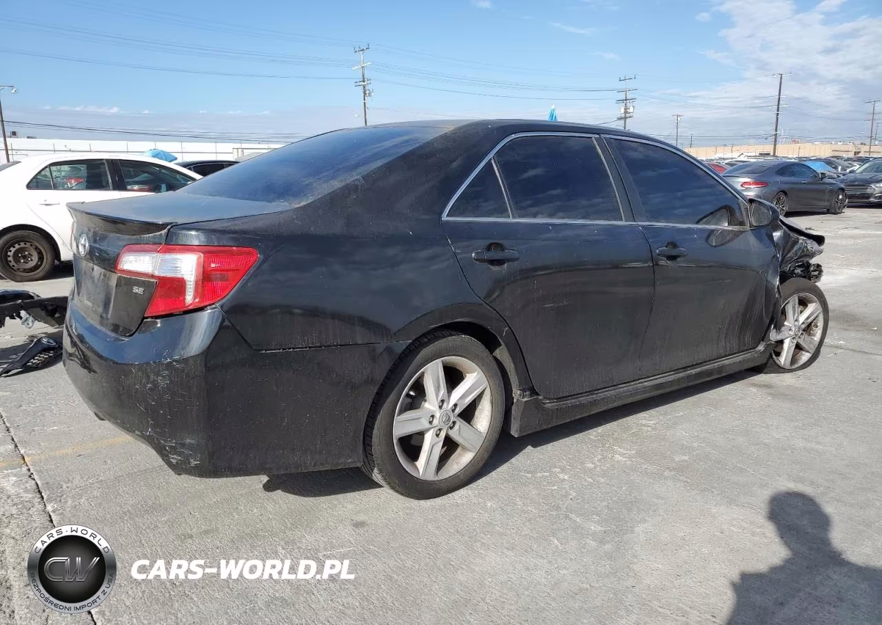 2014 Toyota Camry L VIN:4T1BF1FKXEU745582 - 3