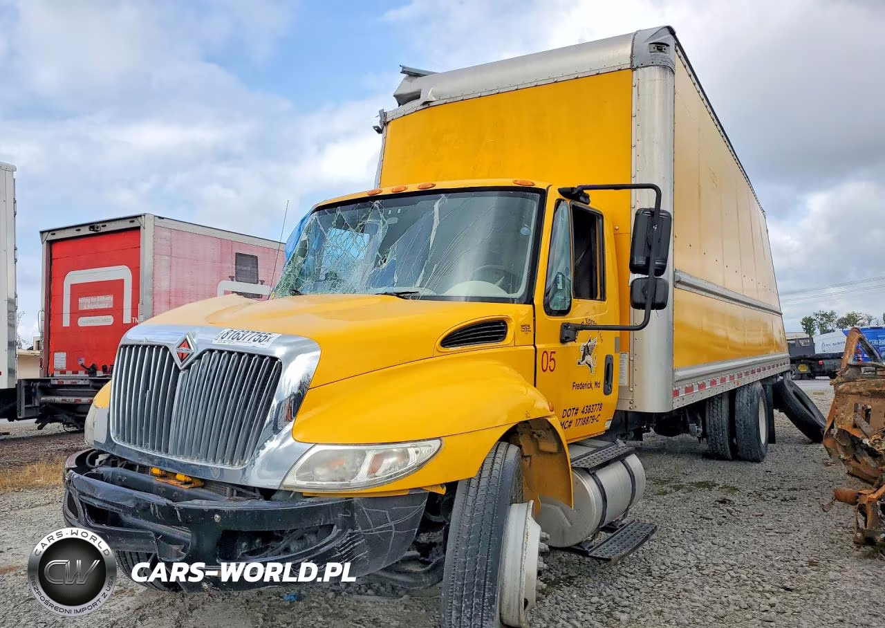 2018 International 4300 Box Truck