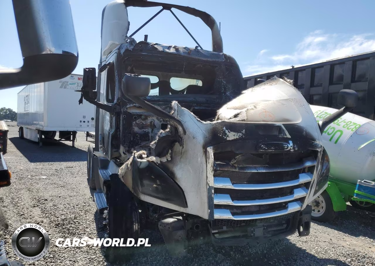 2019 Freightliner Cascadia 126 Semi Truck