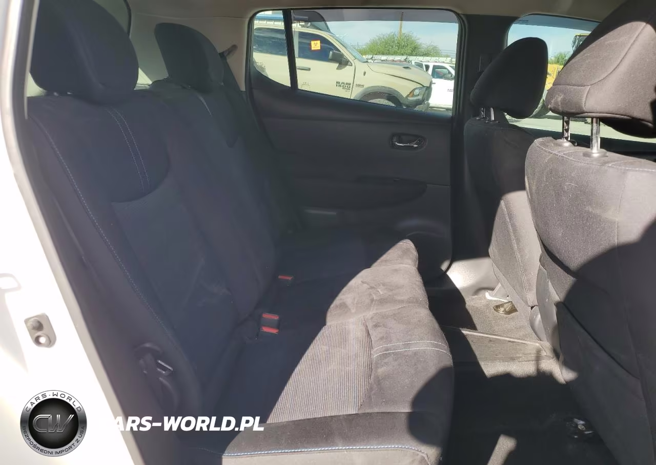 2018 Nissan Leaf S VIN:1N4AZ1CP1JC301360 - 10