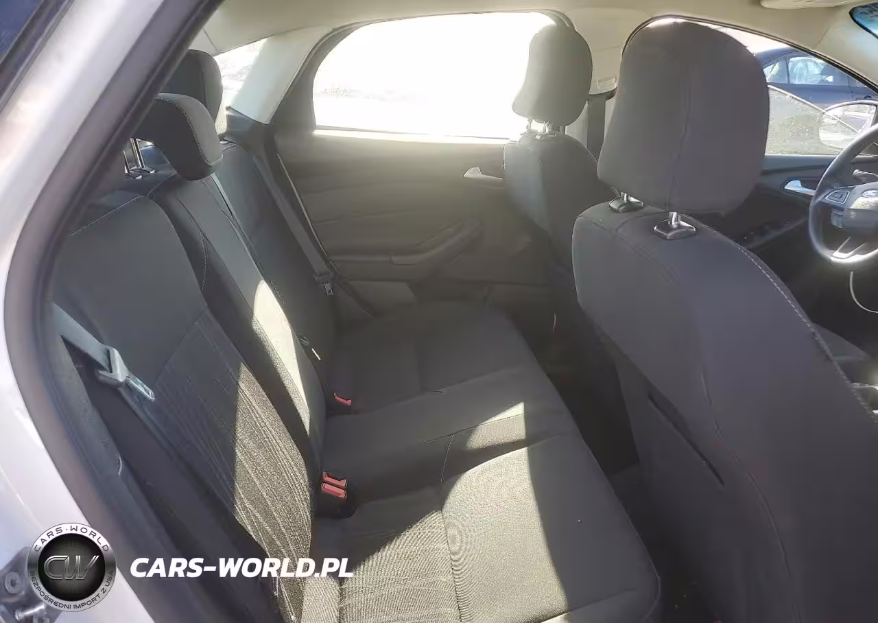 2016 Ford Focus VIN:1FADP3F26GL373503 - 10