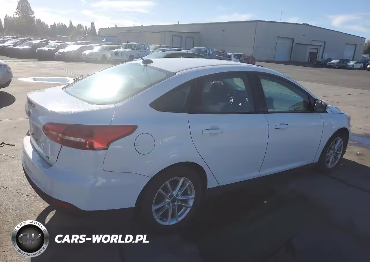 2016 Ford Focus VIN:1FADP3F26GL373503 - 3