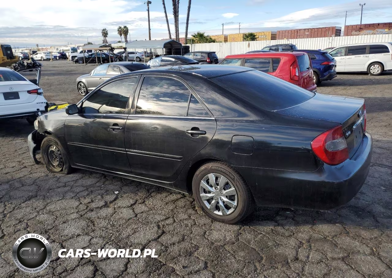 2002 Toyota Camry Le VIN:JTDBE32K220035359 - 2