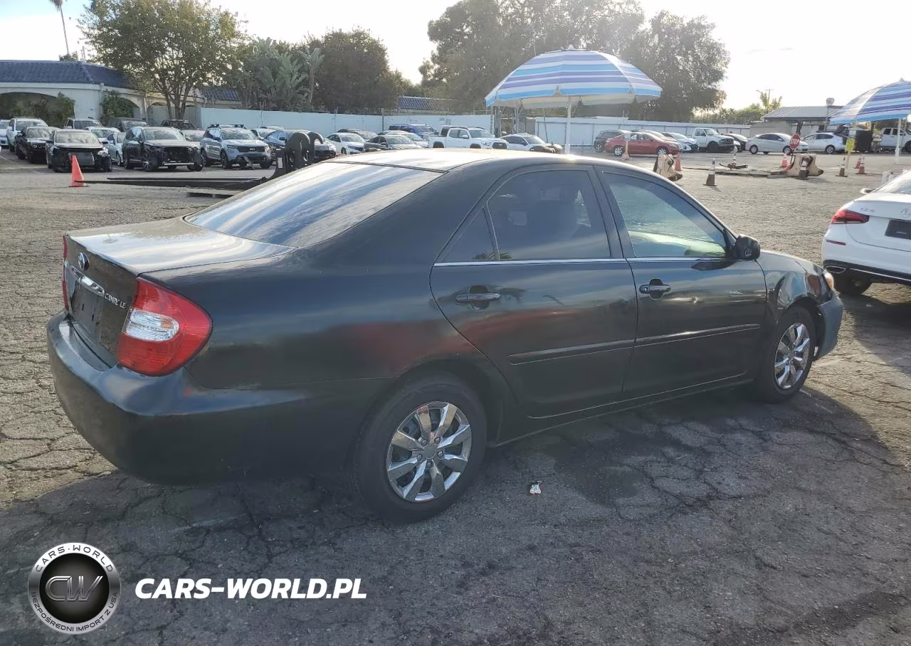 2002 Toyota Camry Le VIN:JTDBE32K220035359 - 3