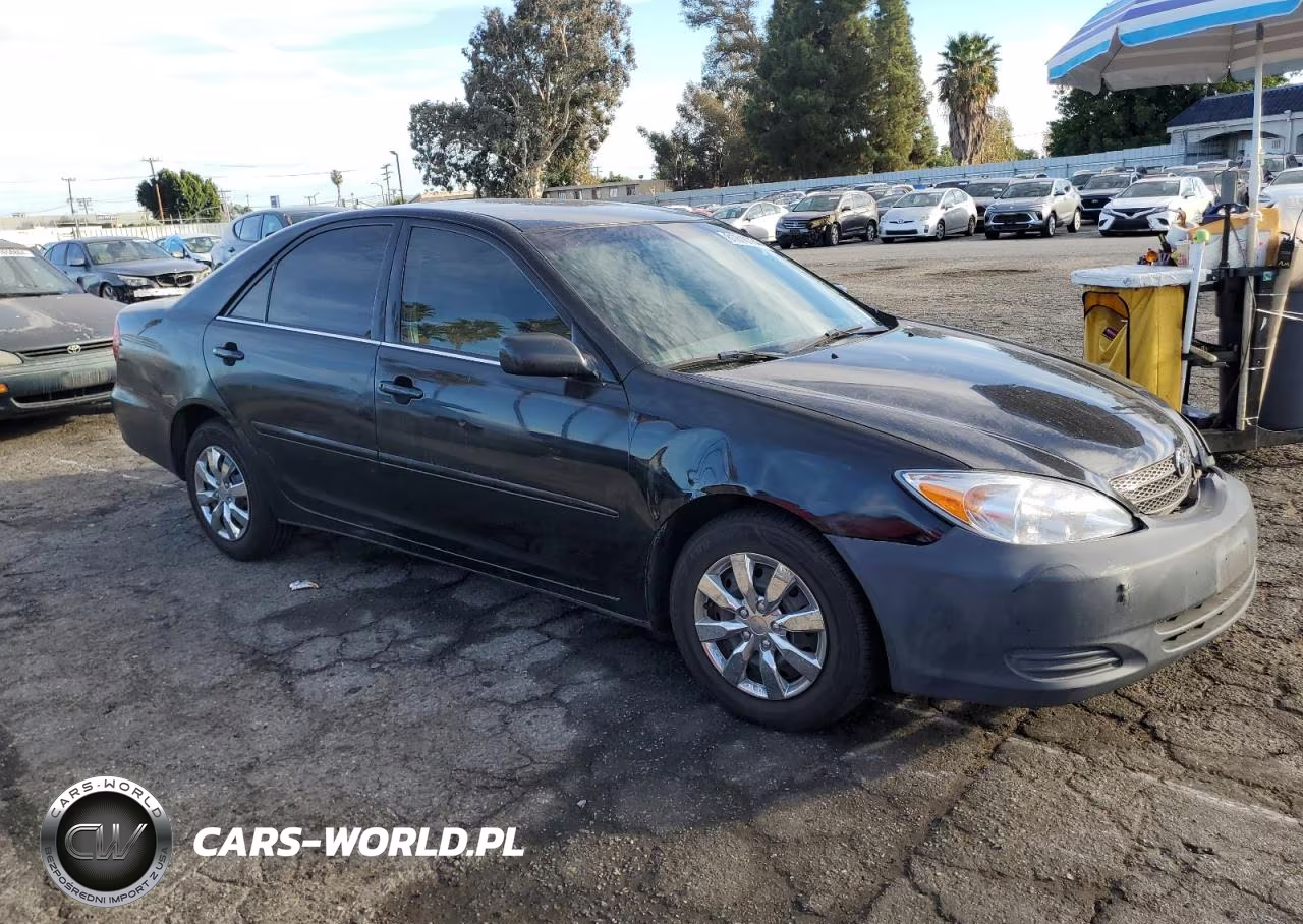 2002 Toyota Camry Le VIN:JTDBE32K220035359 - 4