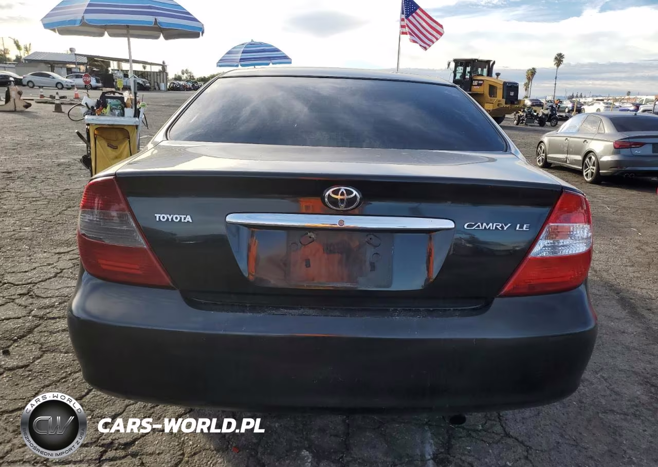2002 Toyota Camry Le VIN:JTDBE32K220035359 - 6