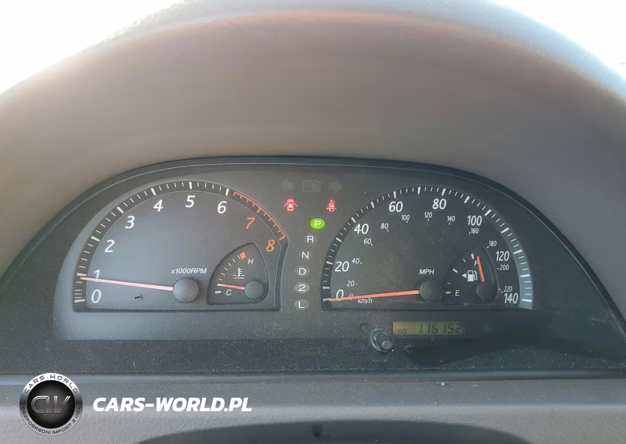 2002 Toyota Camry Le VIN:JTDBE32K220035359 - 9