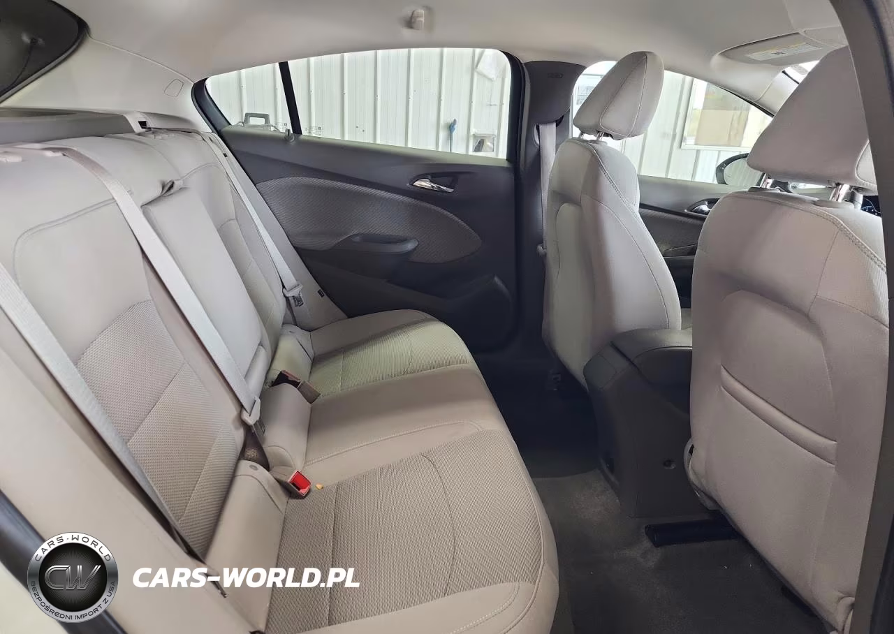 2018 Chevrolet Cruze Lt VIN:3G1BE6SMXJS653158 - 10