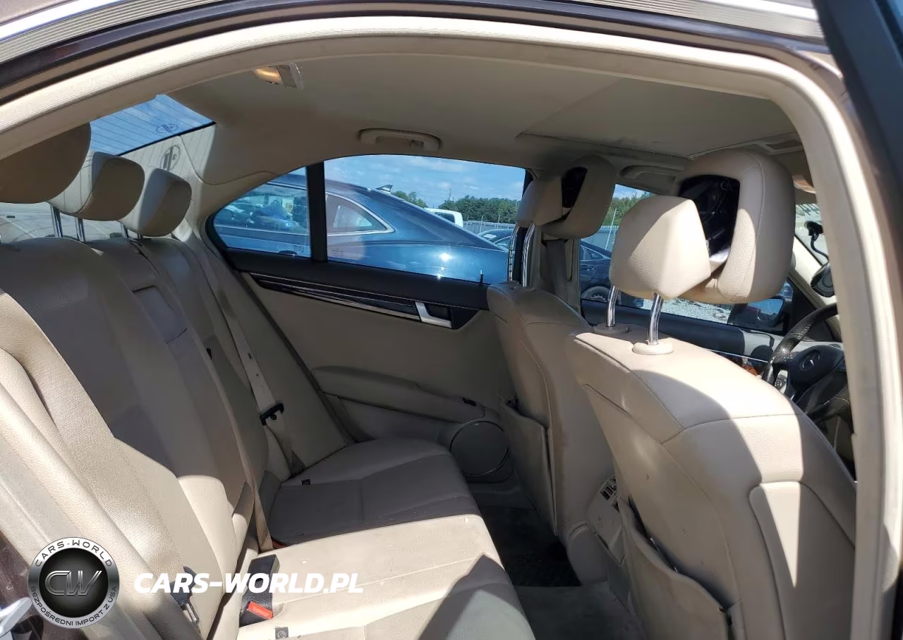 2014 Mercedes-Benz C 250 VIN:WDDGF4HBXER309719 - 10