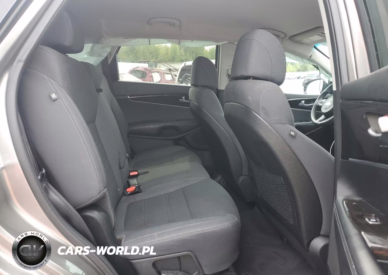 2017 Kia Sorento L VIN:5XYPG4A35HG193603 - 11