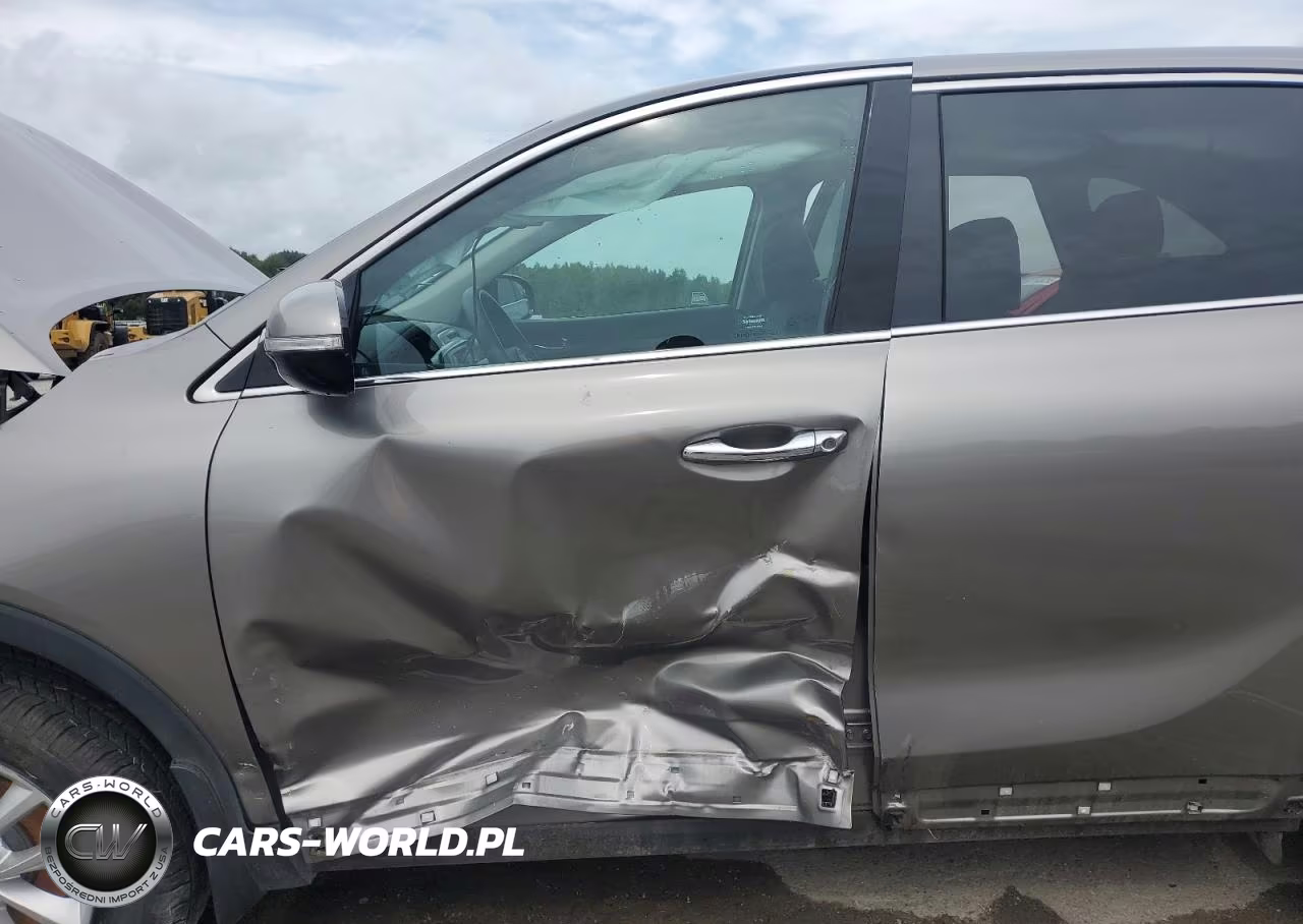 2017 Kia Sorento L VIN:5XYPG4A35HG193603 - 7